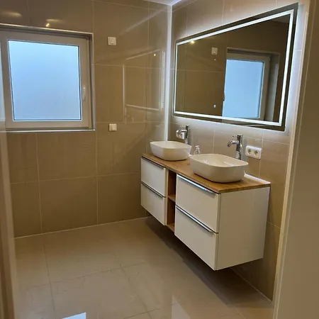 Lutherbaum Apartment